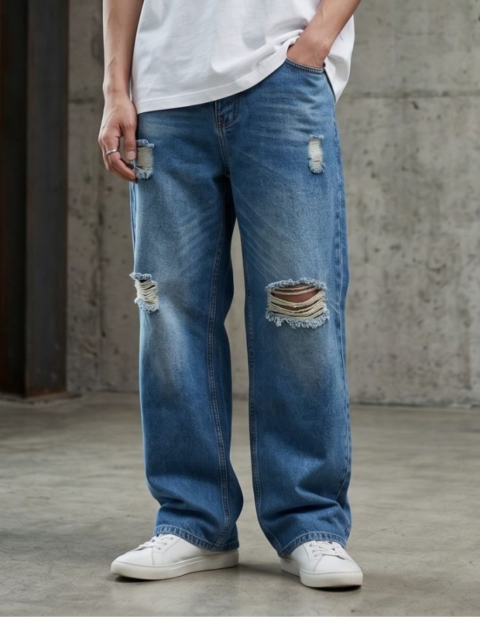 Loose-Fitting Ripped Jeans 033